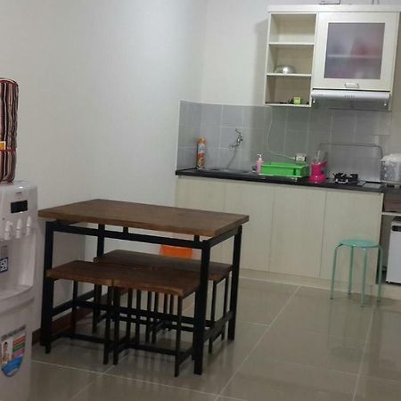 Robert'S Condominium Jakarta Exterior photo